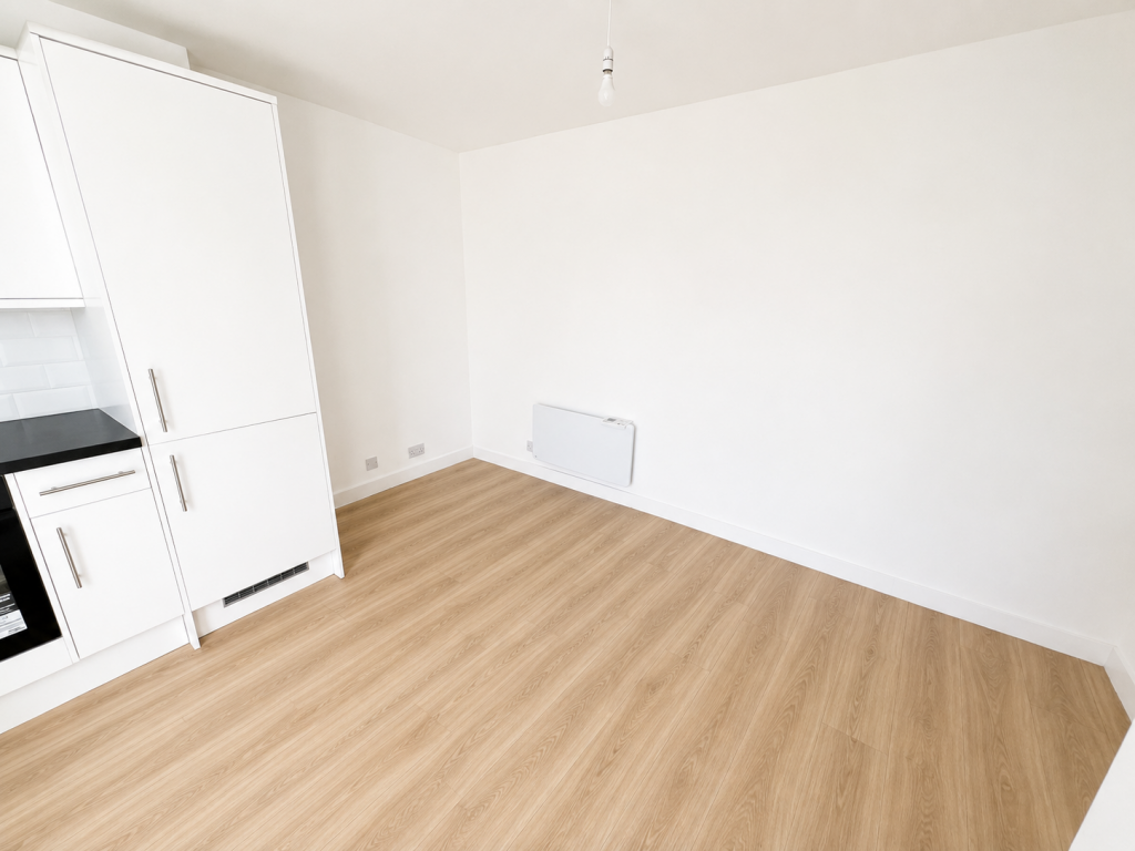 Apartment in Ipswich, Stoke - View 3
