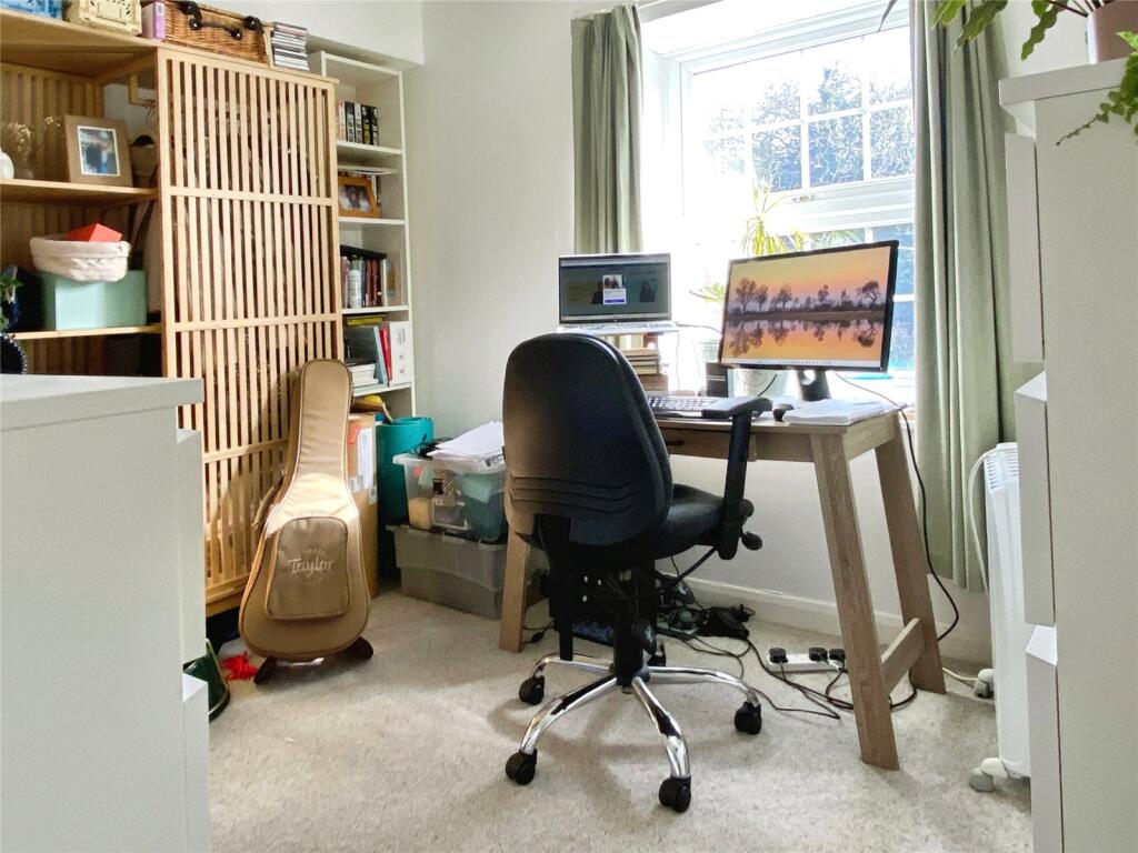 Milton Gardens, Wokingham, Berkshire - View 5