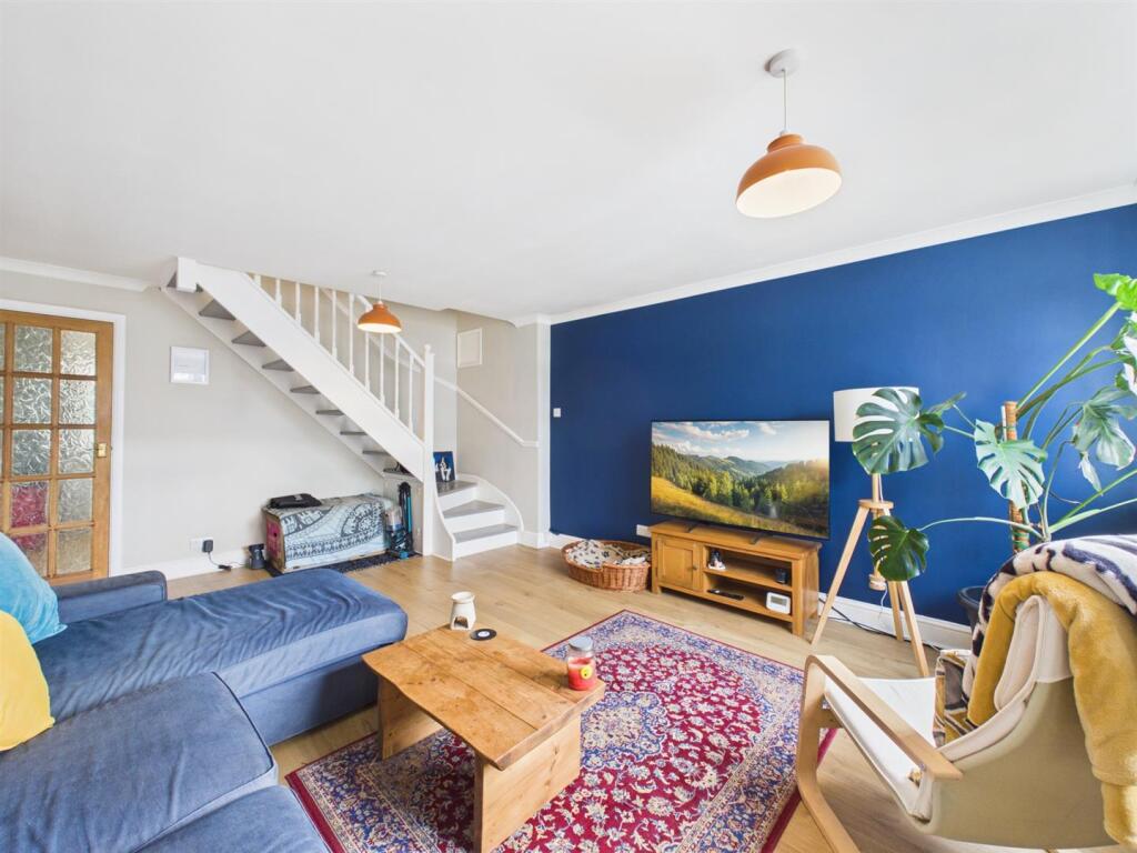 House in Aylesbury, Buckinghamshire - View 2