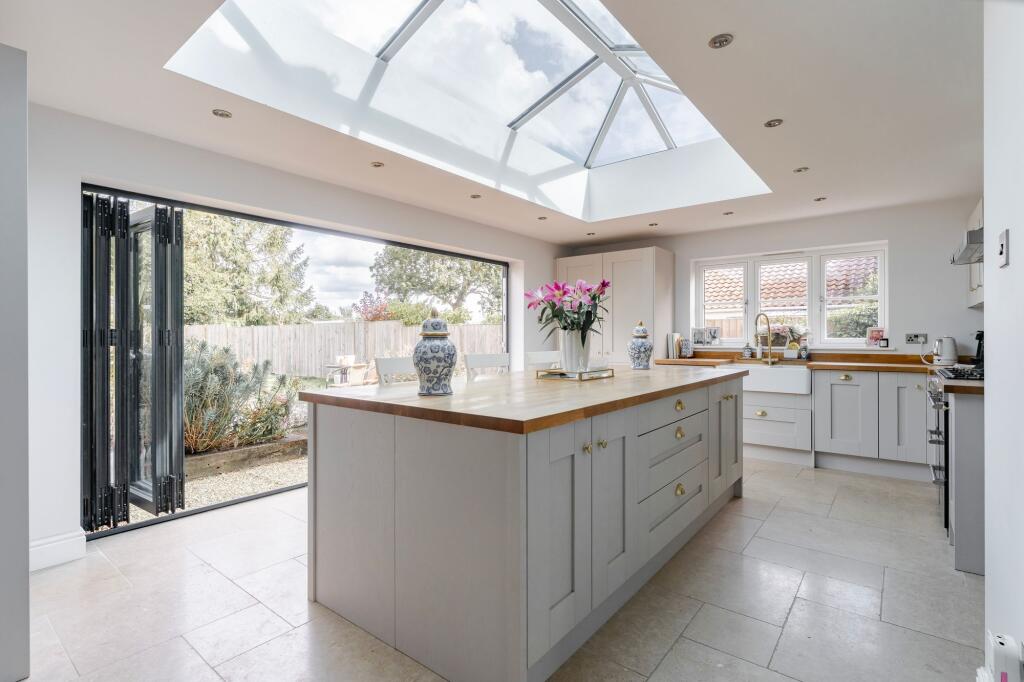 Preston Avenue, Wymondham photo 4
