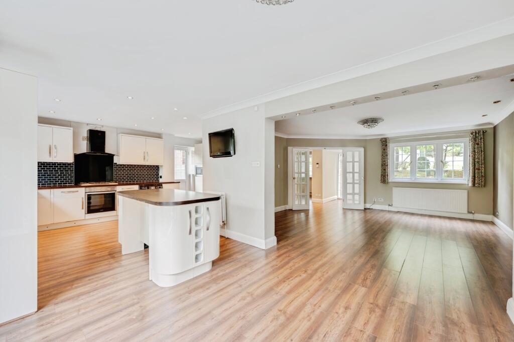Hadley Wood Rise, Kenley, CR8 photo 2