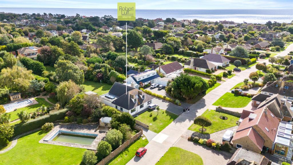 Pigeonhouse Lane, Rustington photo 4