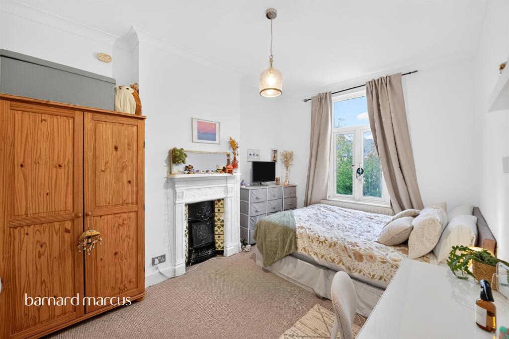 Apartment in London - More