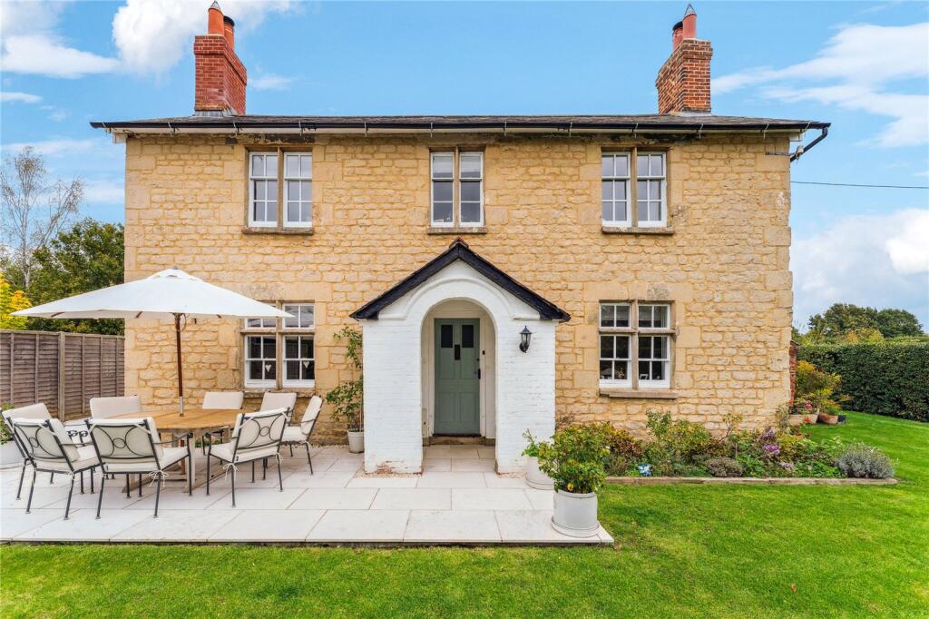 Main image of property: Waterstock, Oxfordshire, OX33