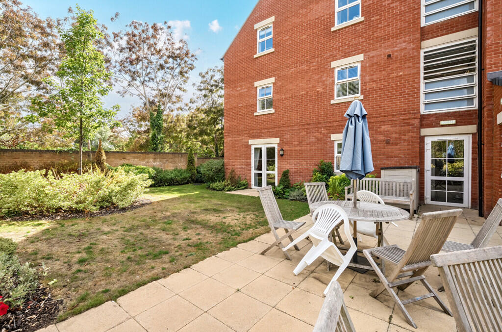 Apartment in Northampton - View 2