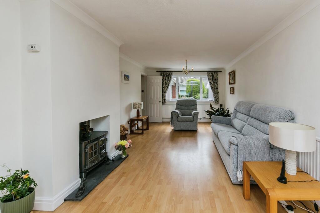 House in Cuddington, Cheshire West and Chester - More