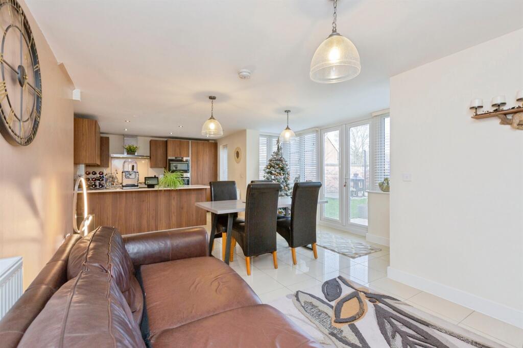 4-bed detached on Tweed Street, Lubbesthorpe, Leicester, £500,000