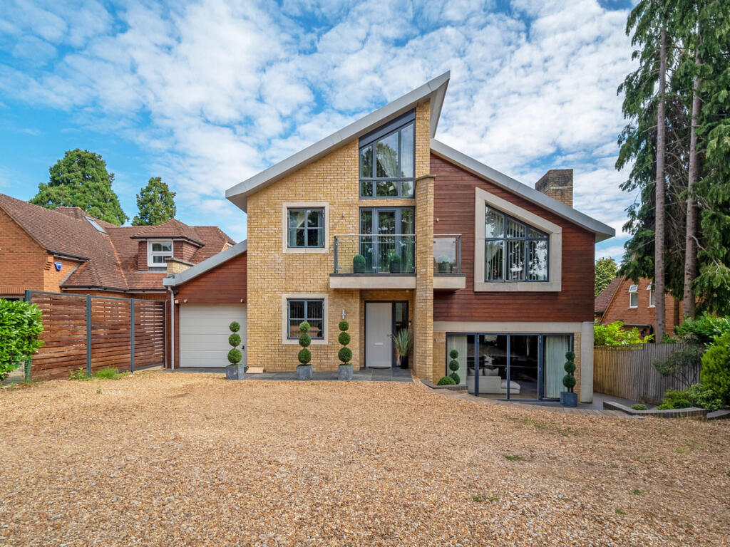 Main image of property: Mentone Avenue, Milton Keynes, MK17