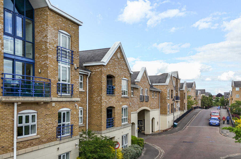 3-bed flat on 29, Complins Close, £595,000