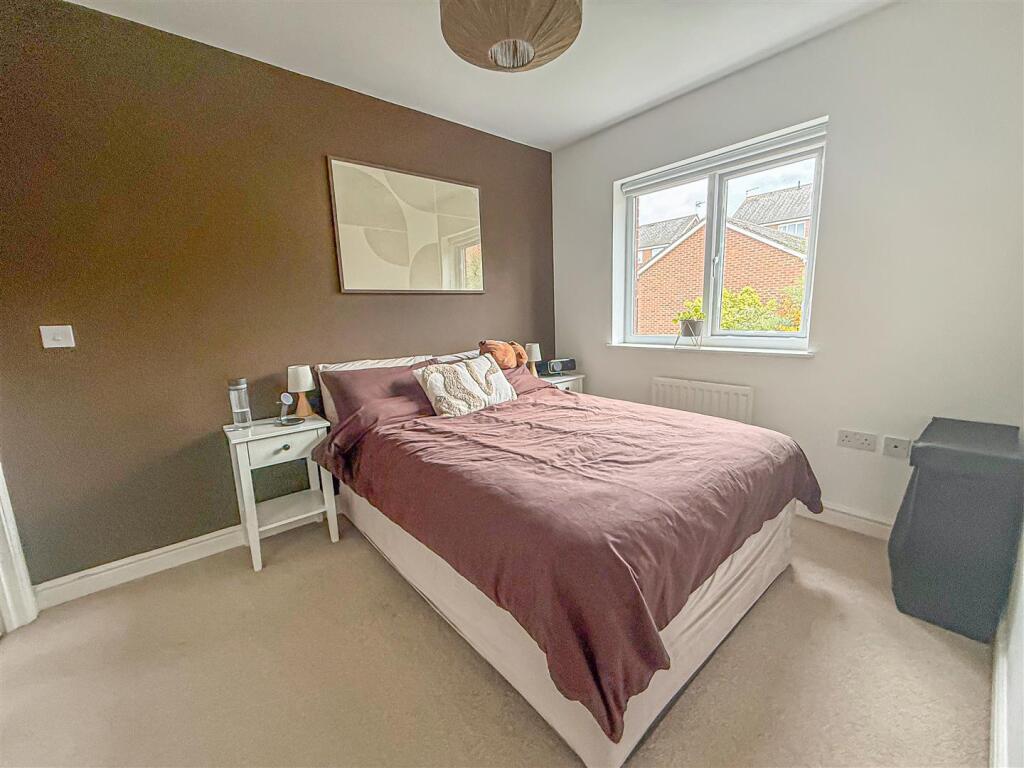 Newman Drive, Church Gresley, Swadlincote photo 5
