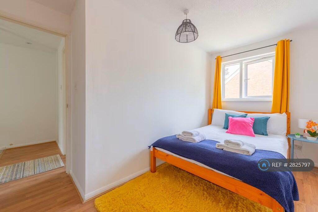 3 bedroom end of terrace house for rent