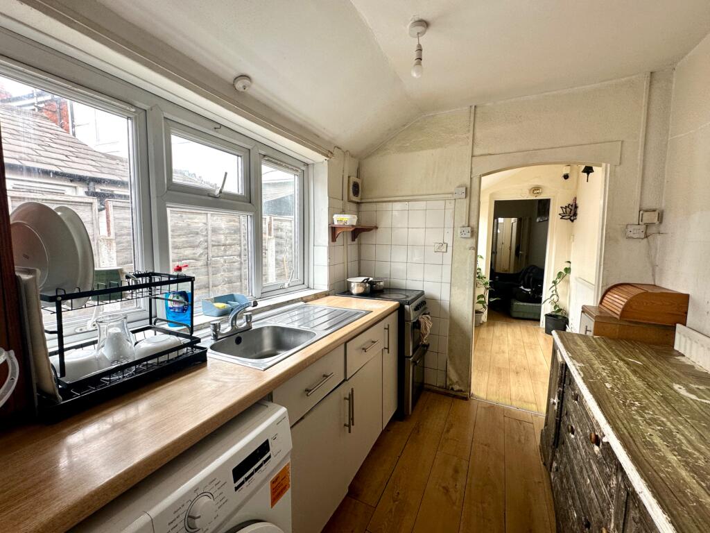 House in Sandwell, West Midlands - More