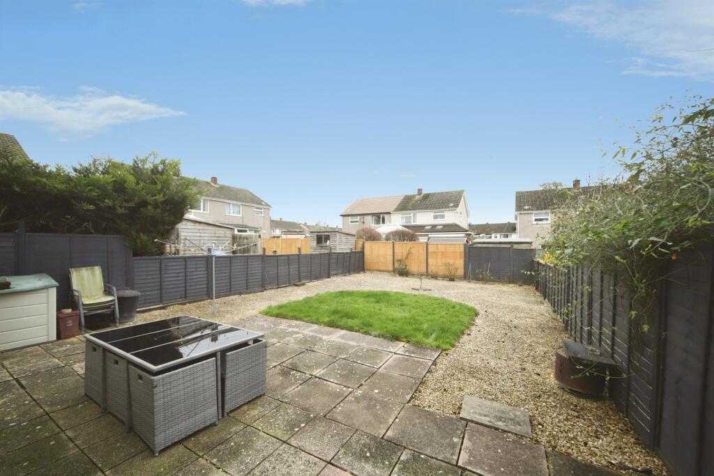 Farm View, Taunton - View 3