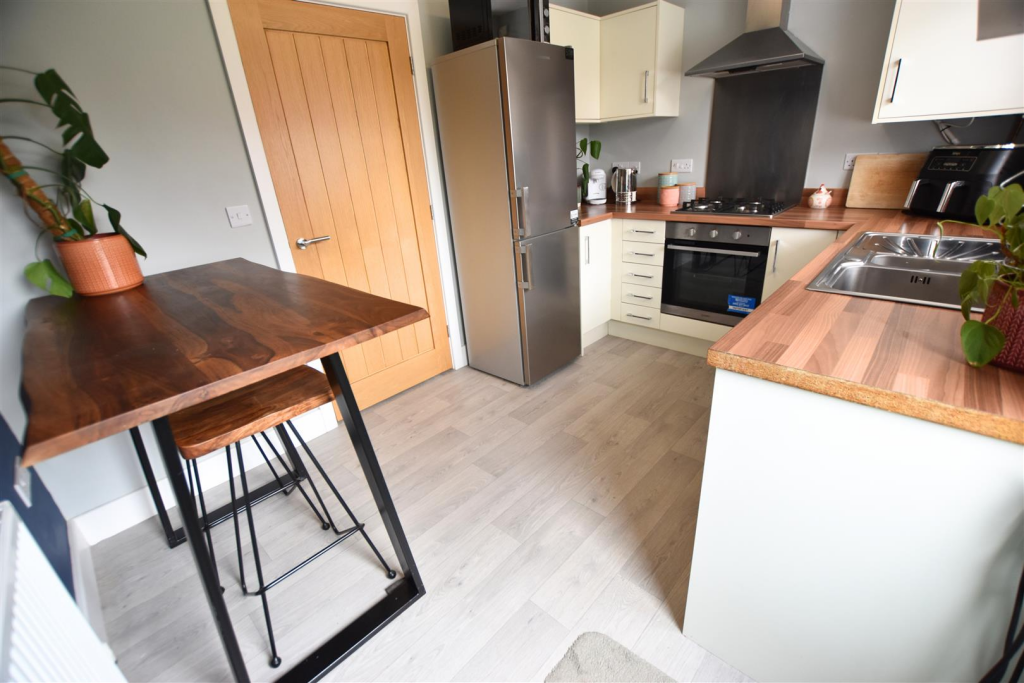 House in Grimsby, Holton-le-Clay - More
