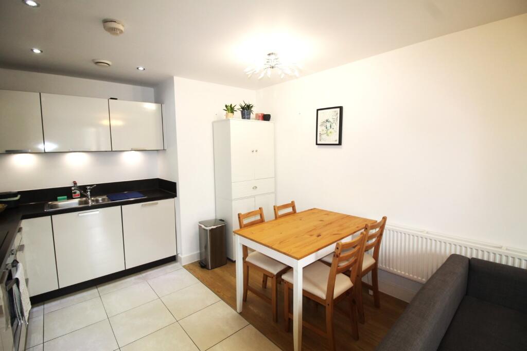 Apartment in London, Canada Water, Rotherhithe - View 4