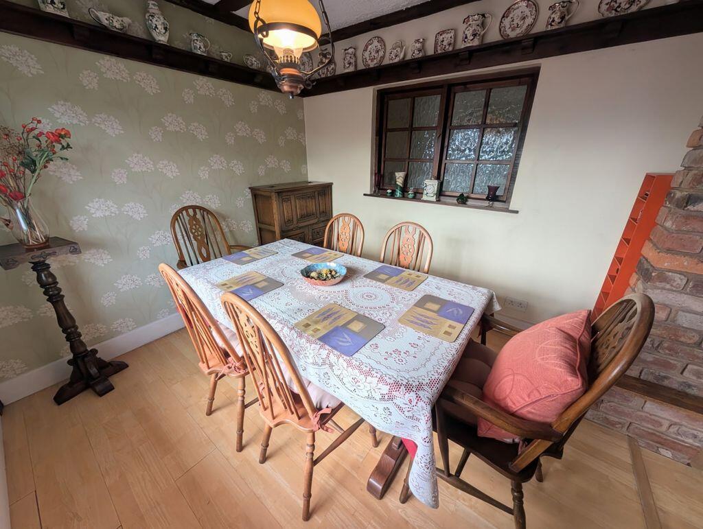 House in Nuneaton and Bedworth, Warwickshire - View 4