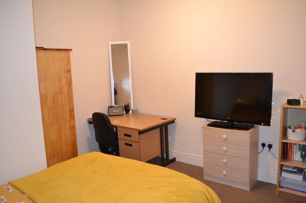 2 bedroom house share for rent