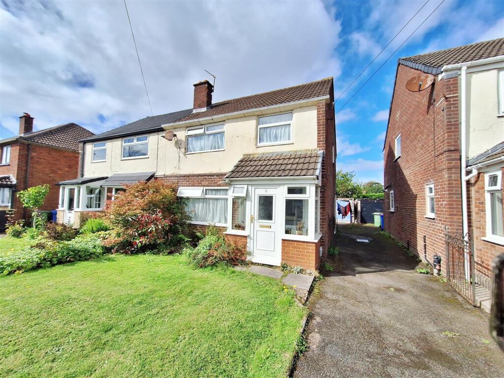 3-bed semi-detached on Moorway, Poulton-Le-Fylde, £175,000