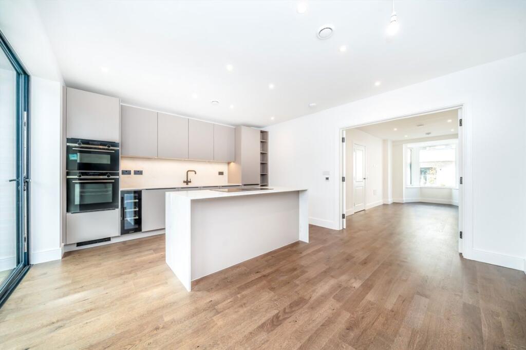 House in Twickenham - View 3