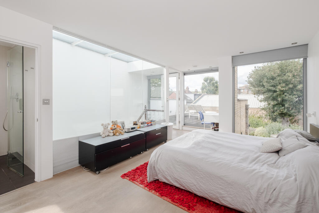 House in London - View 5