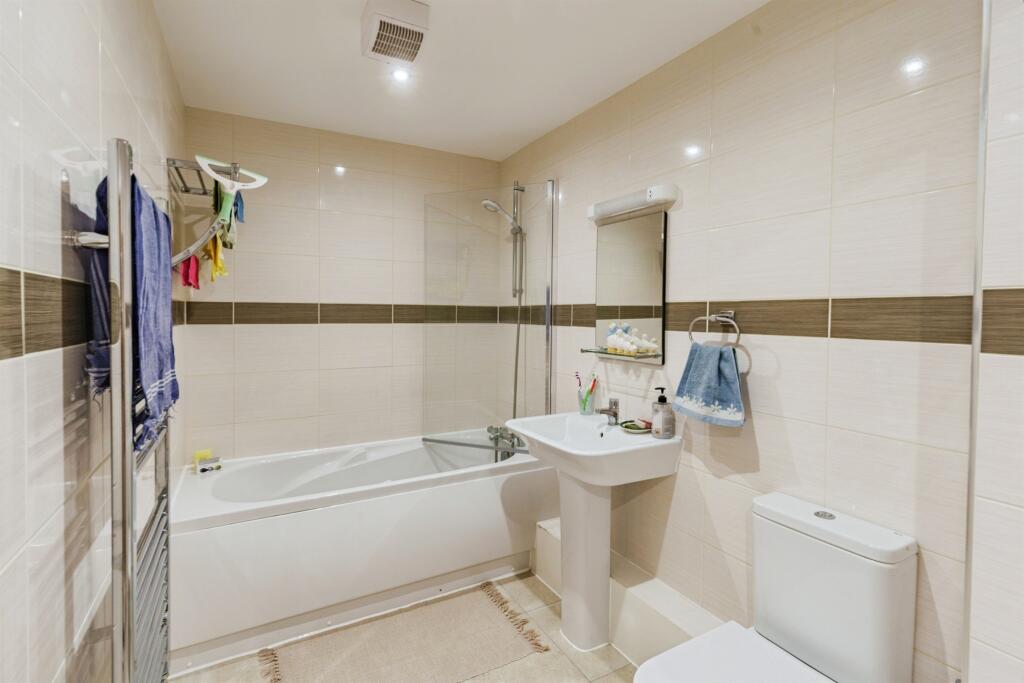 Apartment in Adur, West Sussex - View 5