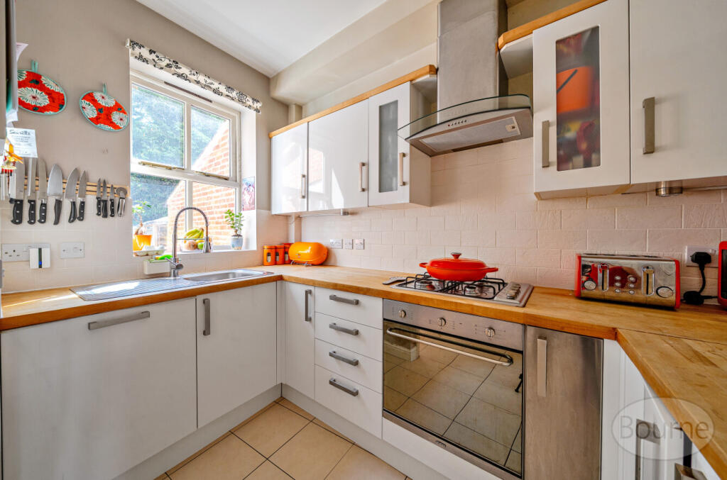 Victoria Road, Godalming, Surrey, GU7 photo 3