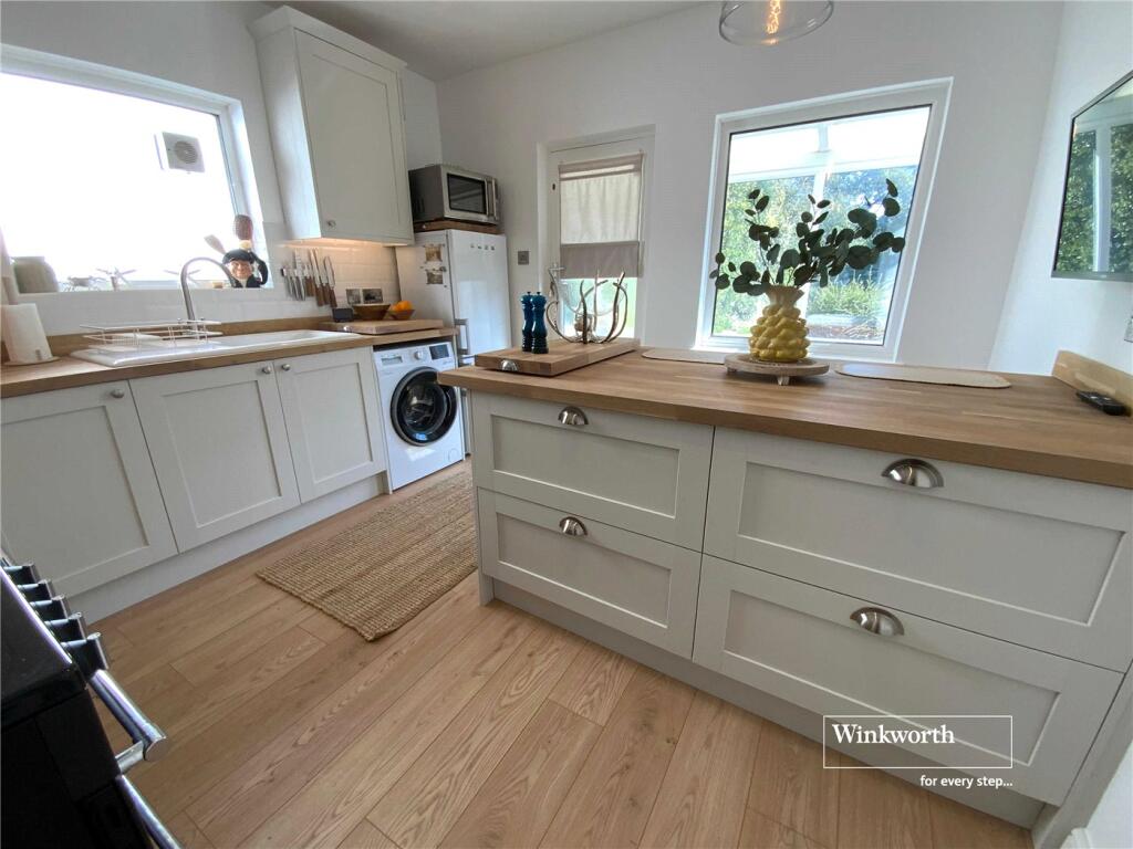 Falcon Drive, Mudeford, Christchurch, Dorset, BH23 photo 4