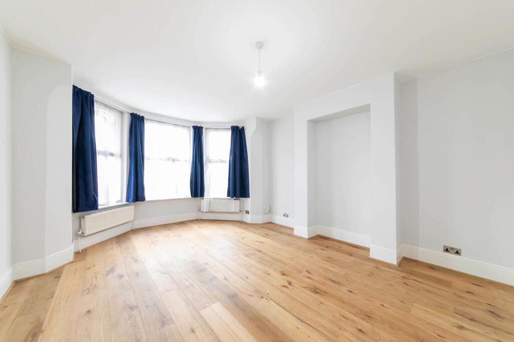 House in London, Dudden Hill, Dollis Hill - View 3