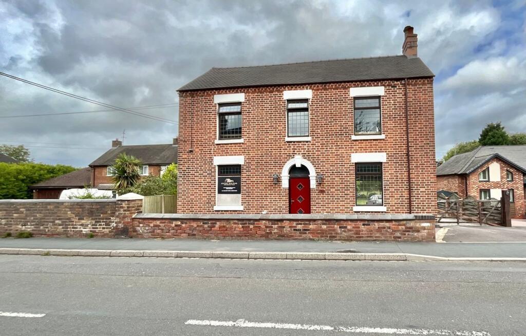 Main image of property: 455 Uttoxeter Road, Blythe Bridge, Stoke, Staffordshire, ST11 9NT