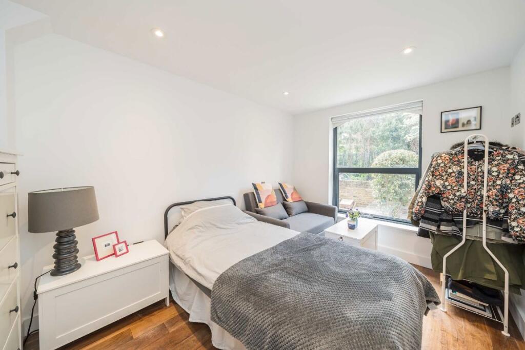 Apartment in London, Hampton Hill - View 5