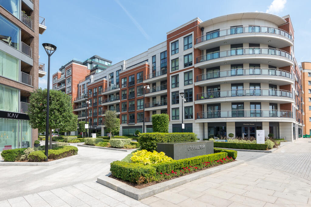 Studio flat on Park Street, Imperial Wharf, SW6, £250,000
