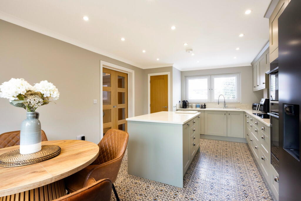 House in Gloucester - View 5