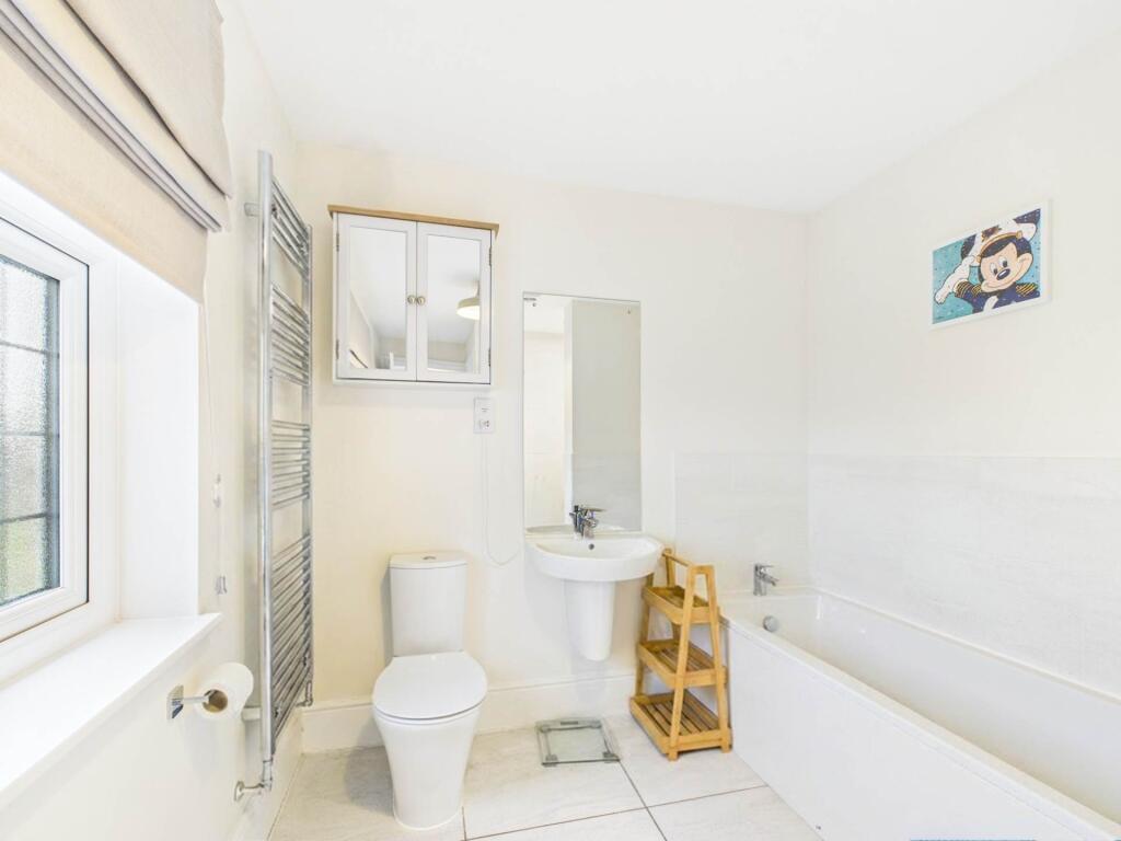Medlar Street, Weston Turville - More