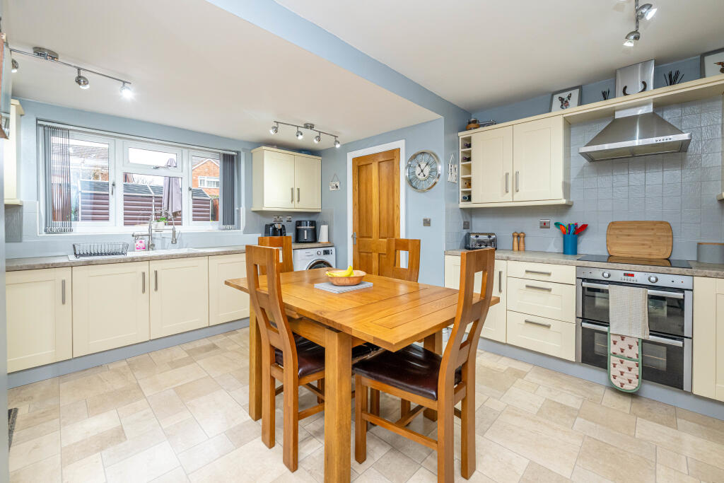 Oaken Drive, Willenhall photo 3