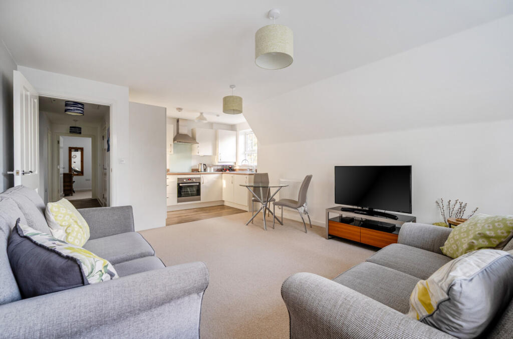 Montefiore Drive, Sarisbury Green, Southampton, Hampshire, SO31 photo 4