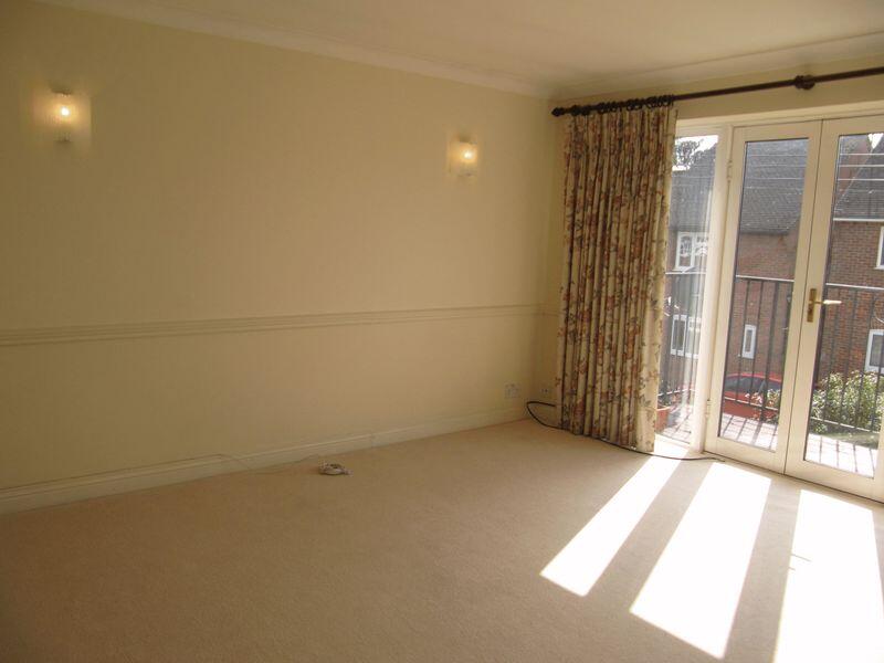 Apartment in Slough - View 4