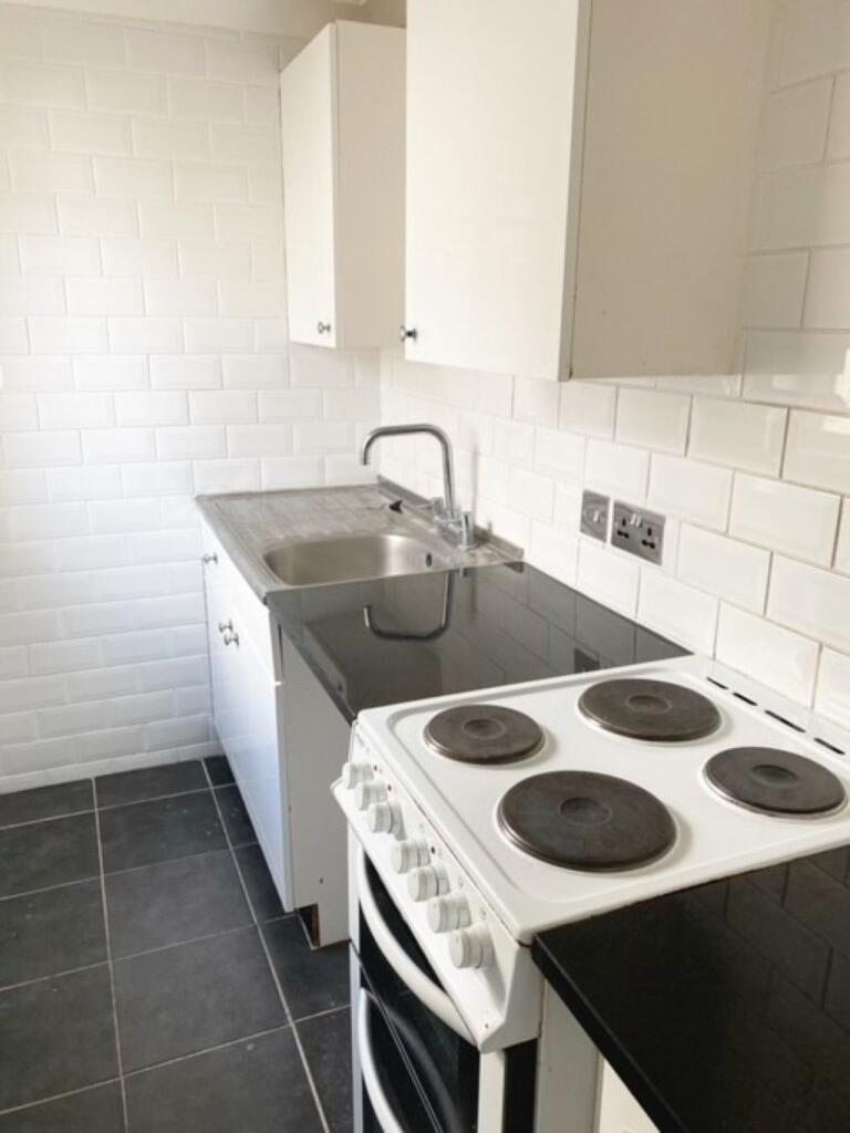 Apartment in Eastbourne, East Sussex - View 3