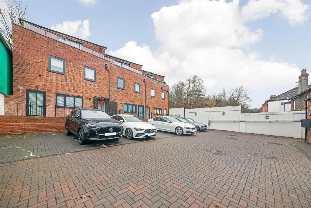 Main image of property: Croydon Road, Caterham