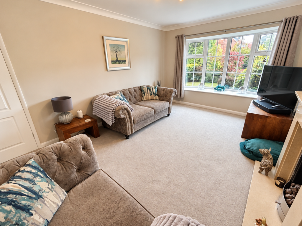 House in Kirklees, Knowl, Mirfield - View 5