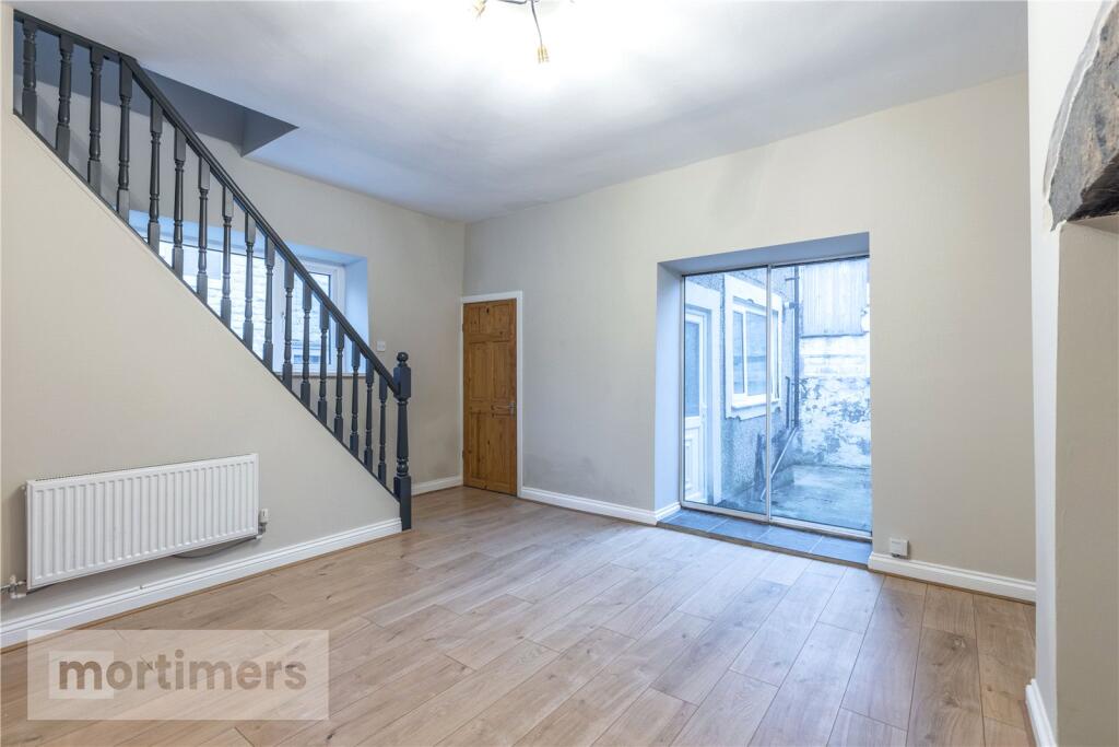 House in Hyndburn, Oakenshaw - More