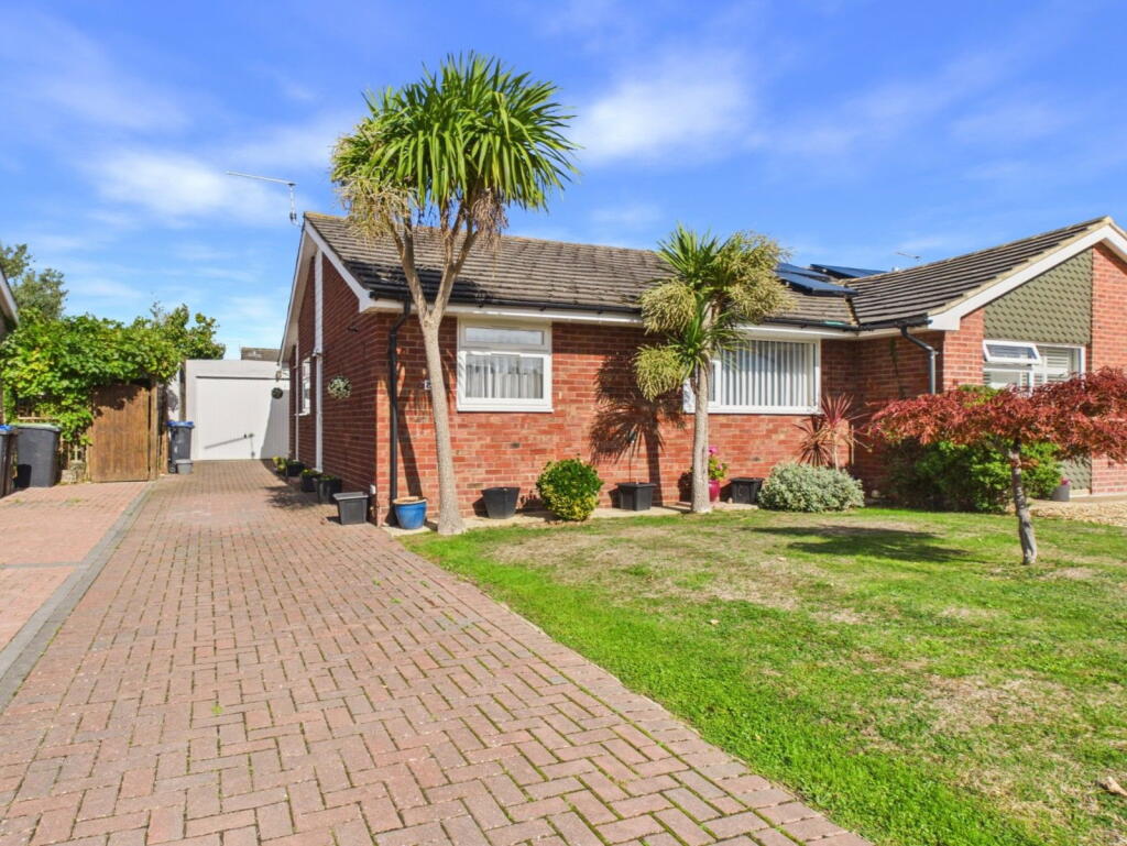 2-bed semi-detached on Southwater Close, Goring-by-Sea, Worthing, BN12, £350,000