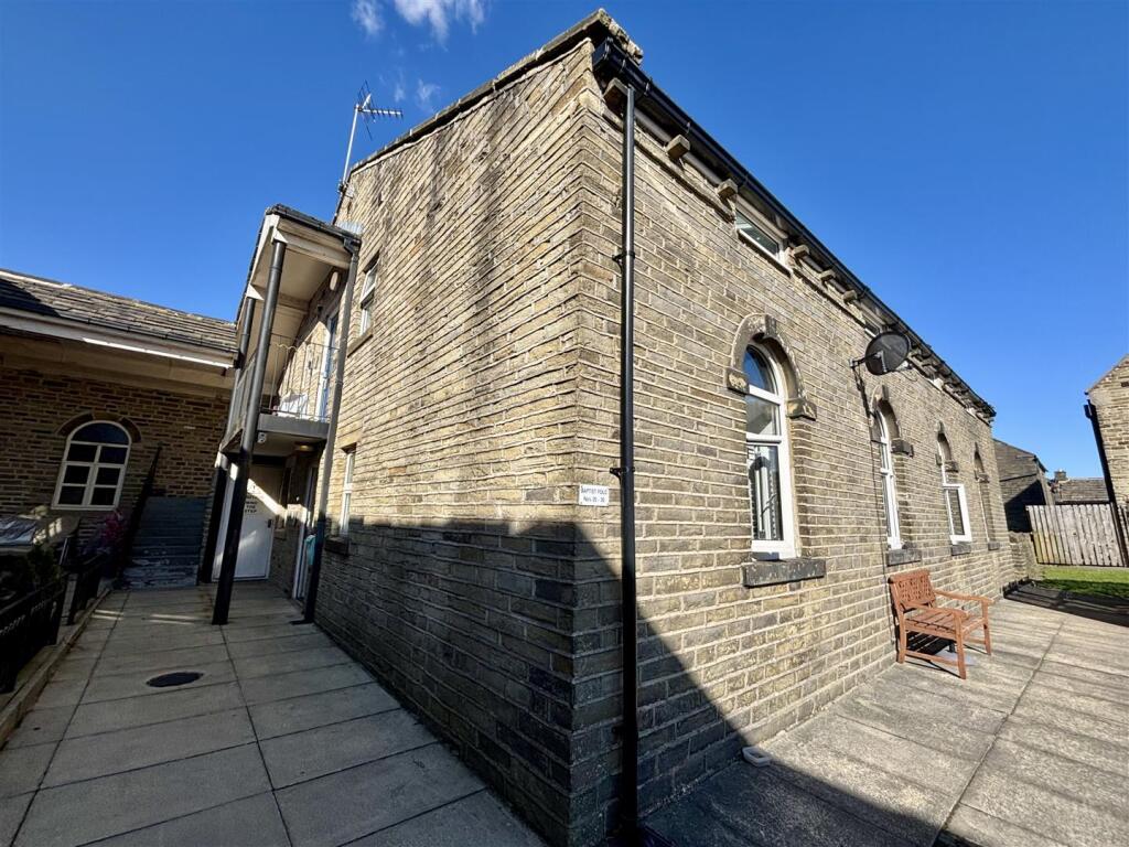 Baptist Fold, Queensbury, Bradford photo 5