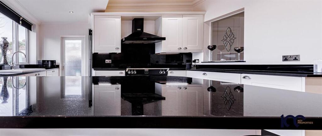 House in London, Hornchurch - More