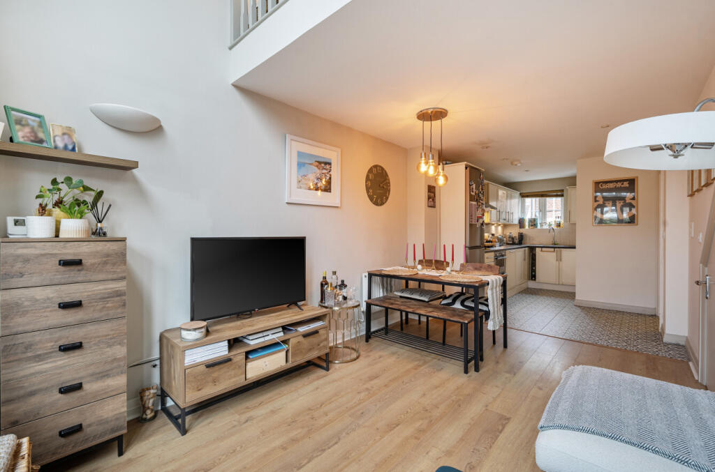 House in Wokingham - View 5