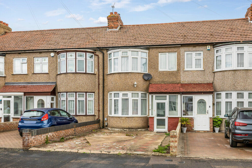 Main image of property: Hedworth Avenue, EN8 8AT