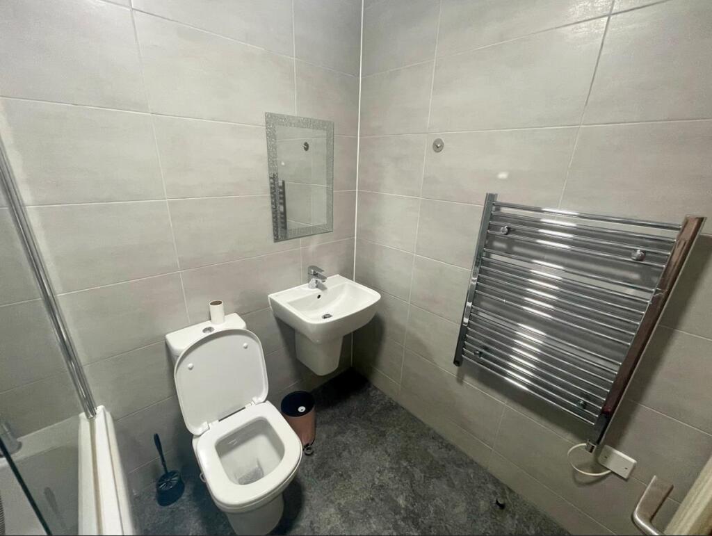 Apartment in Dudley, West Midlands - More