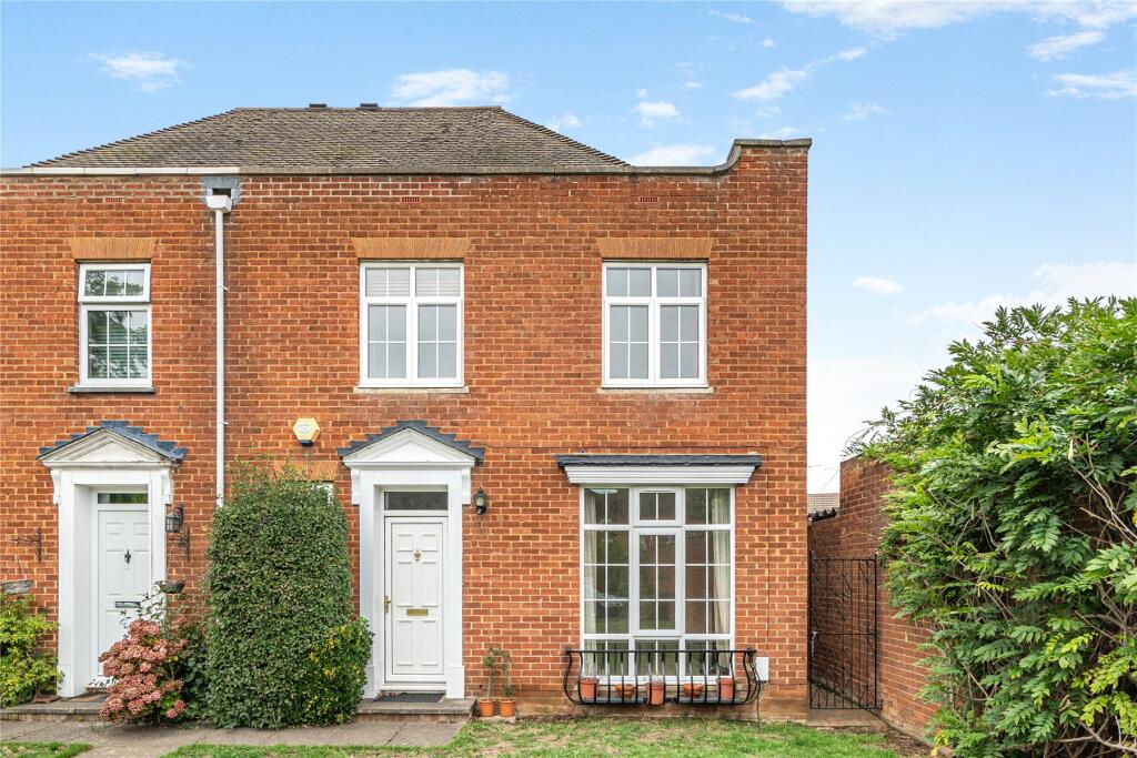 3-bed terraced on Mulberry Trees, Shepperton, Surrey, TW17, £600,000