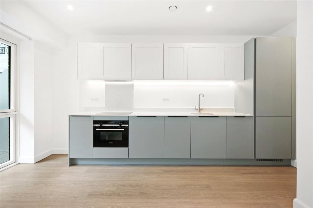 Main image of property: The Courtyard, Royal Eden Docks, E16