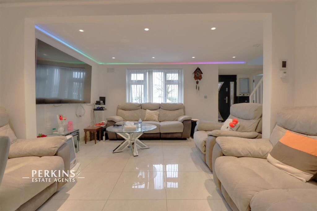 Main image of property: Northolt, uUB5