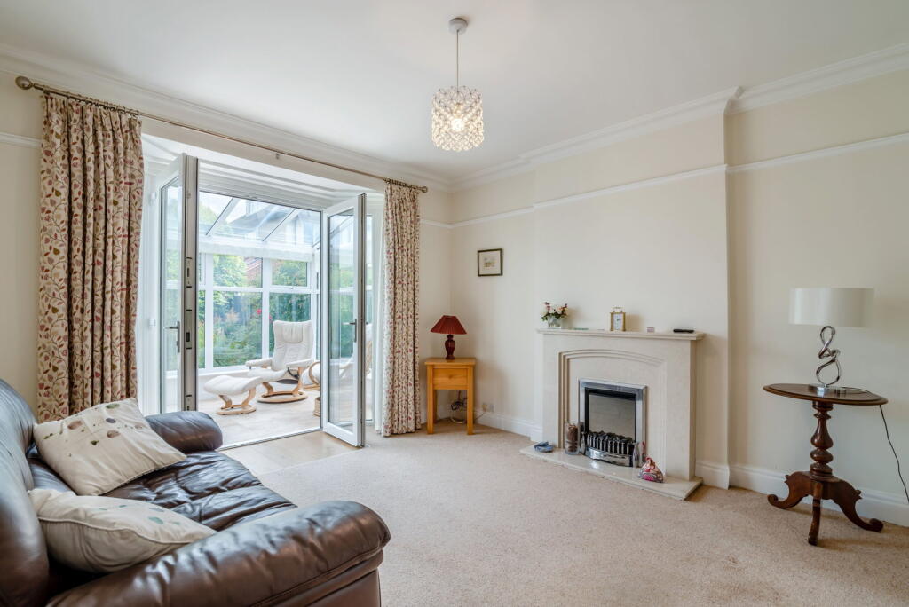 House in Leeds, Boston Spa - More